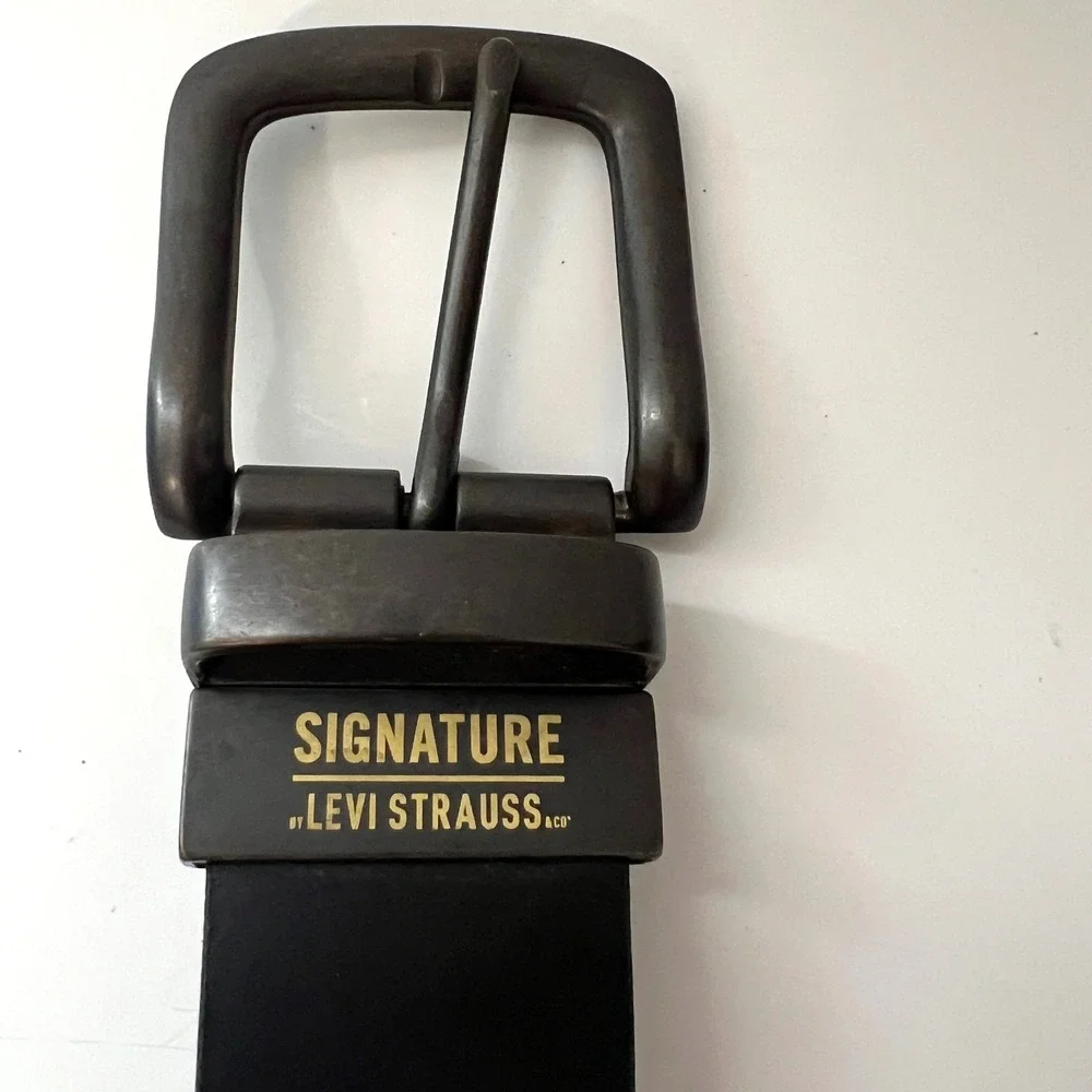 Signature Levi Strauss‎ & Co. Black Leather Belt Casual Reversible 32/30